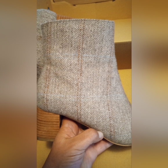 Women's 6.5 Ankle Boots - Picture 2 of 8